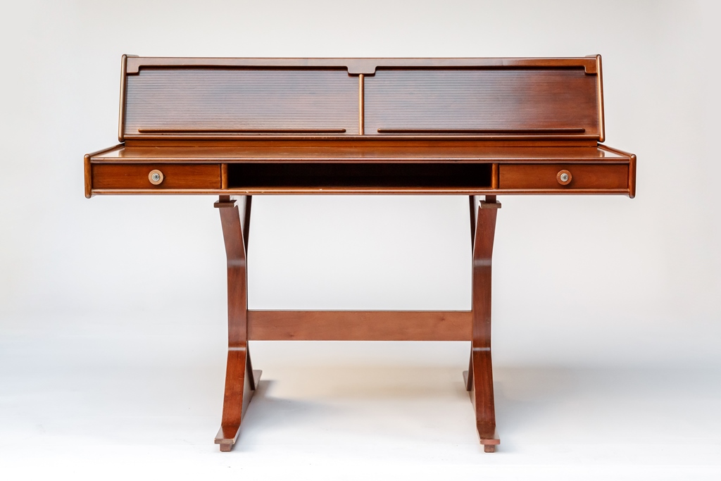 Writing table model 530 by Gianfranco Frattini for sale Writing table model 530 by Gianfranco Frattini for sale