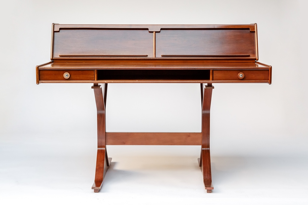 Writing table model 530 by Gianfranco Frattini for sale